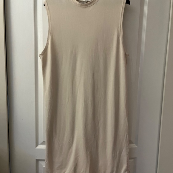 Noul T-Shirt Dress - Picture 3 of 3
